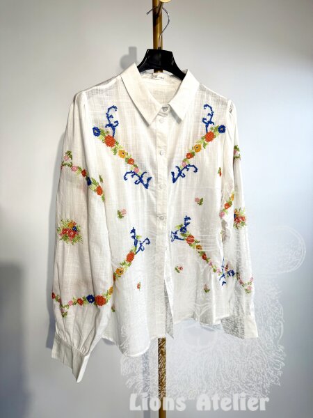 Damenbluse mit Stickerei