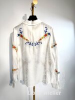 Damenbluse mit Stickerei