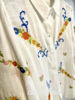 Damenbluse mit Stickerei