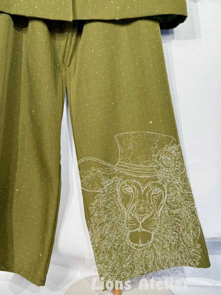 Modische Hose mit Glitzersteinen