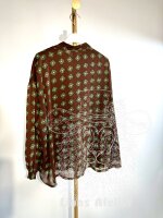 Damenbluse mit Muster