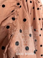 Damenbluse mit Punktemuster