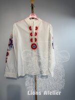Damenbluse mit Stickereien