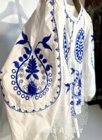 Damenbluse mit Stickereien