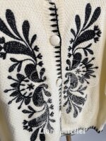Eleganter Damen Cardigan mit Stickereien